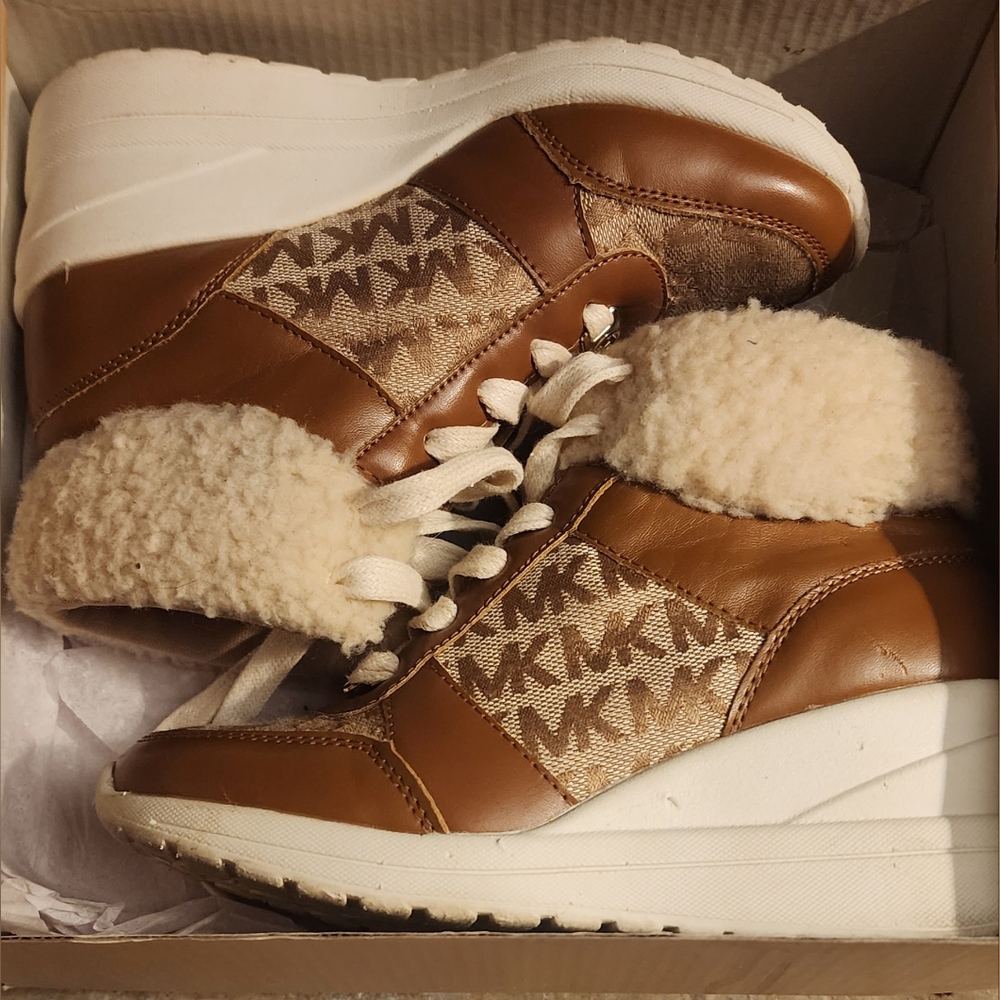 Little Girls' Size 1 Tan Tahoe Michael Kors Wedge Sneakers